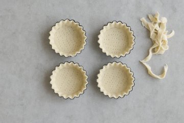Mini Pumpkin and Gorgonzola Puff Pastry Tarts, step 3