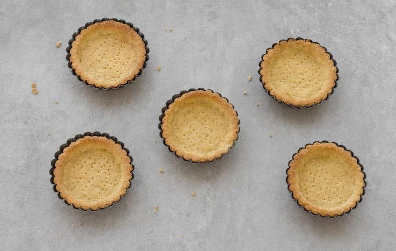 Mont Blanc Tartlets, step 5: tartlet pans lined with shortcrust pastry
