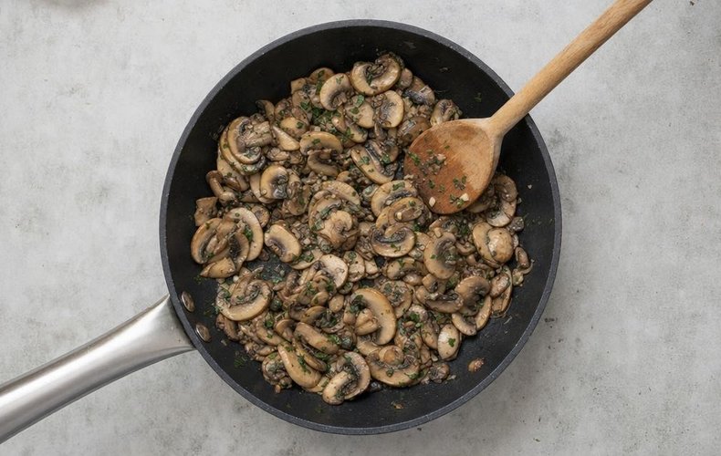 Mushroom Cannelloni, step 3: sliced mushrooms cooking in a skillet