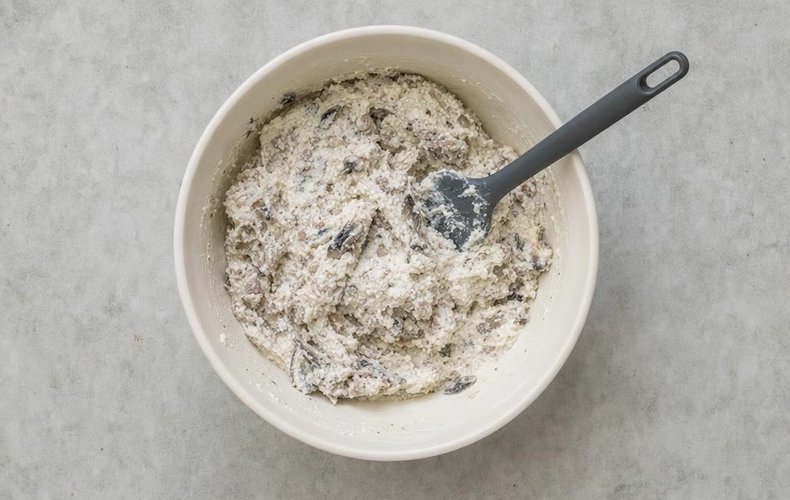 Mushroom Cannelloni, step 6: sausage, mushroom and ricotta filling in a bowl