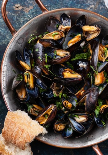 Recipe Mussels alla Marinara with Garlic and White Wine