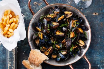 Recipe Mussels alla Marinara with Garlic and White Wine