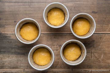 Making Neapolitan rum babà, step 10