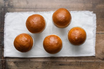 Making Neapolitan rum babà, step 12