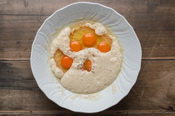 Making Neapolitan rum babà, step 3