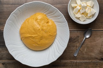 Making Neapolitan rum babà, step 6
