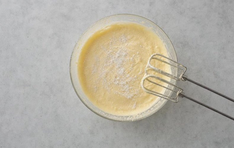 No-Rise Pandoro, step 2: oil, orange juice, milk and flour beaten into the egg mixture