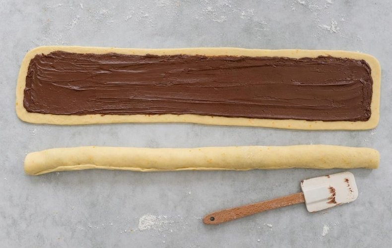 Nutella Christmas Wreath, step 5: the dough spread with Nutella and rolled up