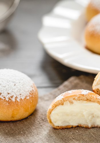 Recipe Nuvole di Napoli (Cream-Filled Brioche Buns)
