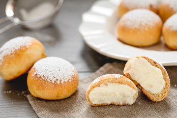 Recipe Nuvole di Napoli (Cream-Filled Brioche Buns)