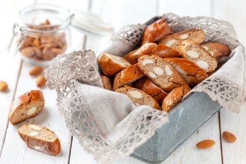 Recipe Original Cantucci (Tuscan Almond Biscotti)