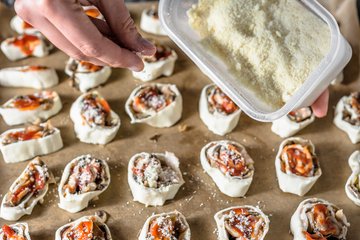 Making pancetta, mushroom and Grana pinwheels, photo 10