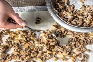 Making pancetta, mushroom and Grana pinwheels, photo 2