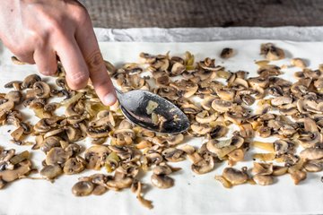 Making pancetta, mushroom and Grana pinwheels, photo 3