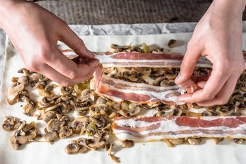 Making pancetta, mushroom and Grana pinwheels, photo 4