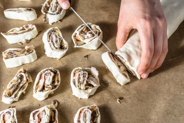 Making pancetta, mushroom and Grana pinwheels, photo 8