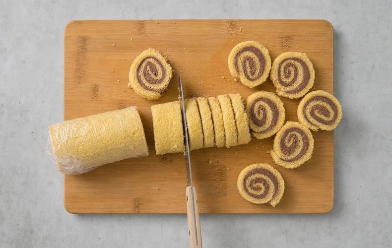 Pandoro Pinwheels, step 4: chilled roll cut into thick pinwheels