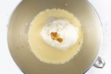 Making the pandoro tiramisu, step 5