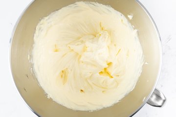 Making the pandoro tiramisu, step 6