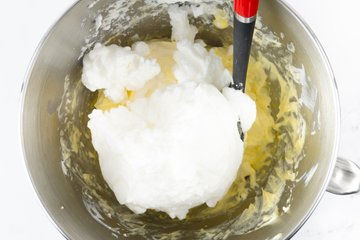 Making the pandoro tiramisu, step 9