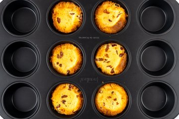 Making the panettone cups, step 7