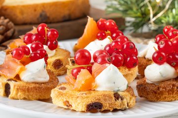 Recipe Panettone and Salmon Crostini