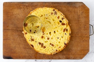 Making the panettone and salmon crostini