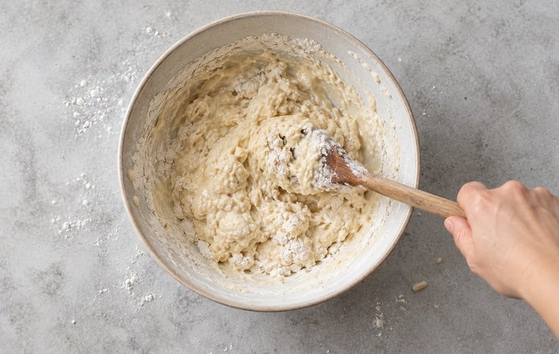 Pettole di Santa Cecilia, step 1: mixing the flour, yeast and water into a soft batter