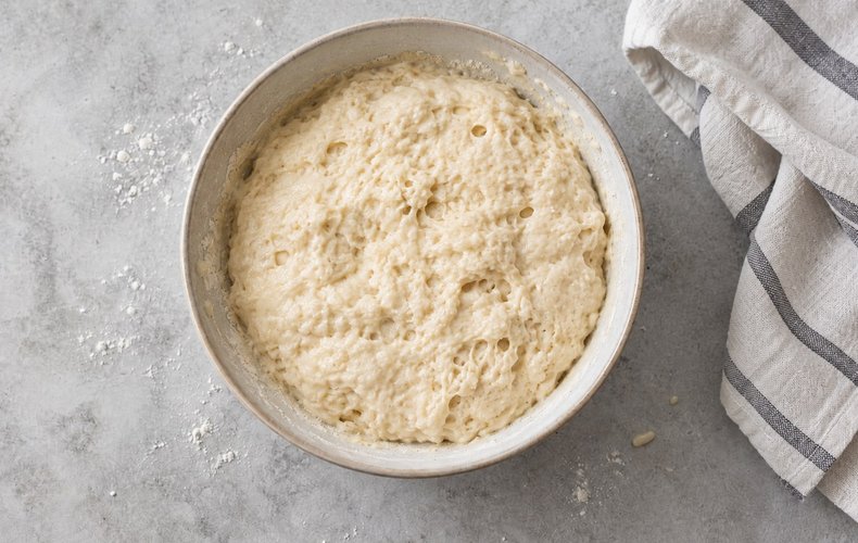 Pettole di Santa Cecilia, step 3: the batter risen and doubled in the bowl