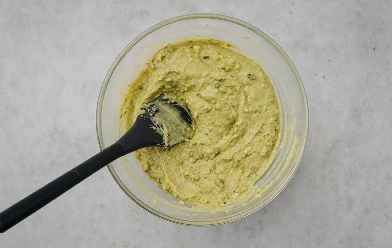 Pistachio Torrone, step 2: white chocolate mixed with the spread and pistachios