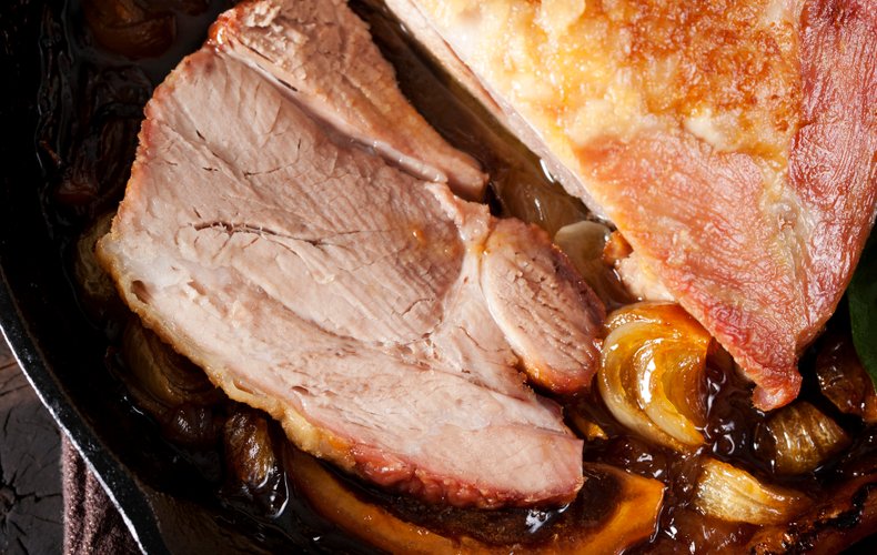 Pork roast with small onions