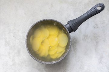Making potato-crusted salmon, step 4