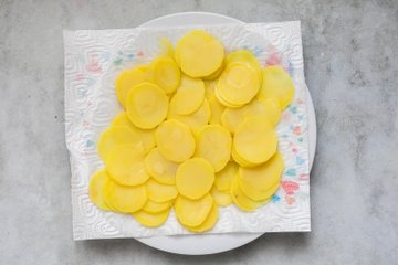 Making potato-crusted salmon, step 5