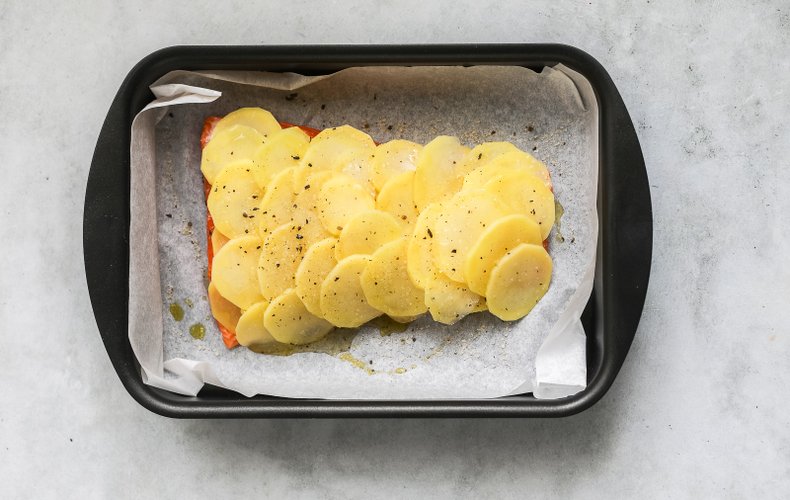 Making potato-crusted salmon, step 7