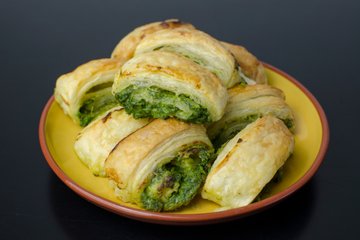 Recipe Puff Pastry Roll with Broccoli and Sausage