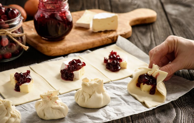 Puff pastry bundles with cheese and cranberries
