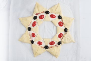 Brushing the star with egg yolk and milk