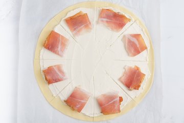Laying slices of speck on the wedges