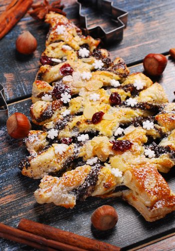 Recipe Puff Pastry Christmas Tree with Jam and Cinnamon