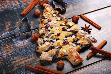 Recipe Puff Pastry Christmas Tree with Jam and Cinnamon