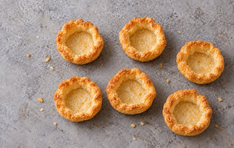 Puff Pastry Cups with Smoked Salmon Roses, step 3: golden baked puff pastry cups