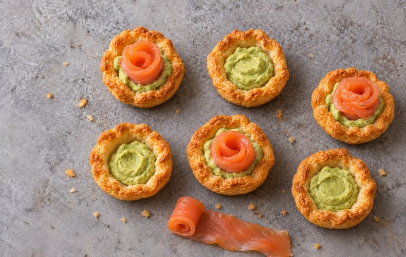 Puff Pastry Cups with Smoked Salmon Roses, step 4: cups filled with avocado cream and topped with salmon roses