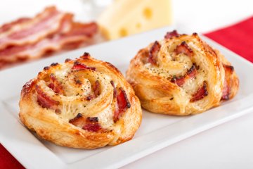 Recipe Puff Pastry Roses with Bacon and Cheese