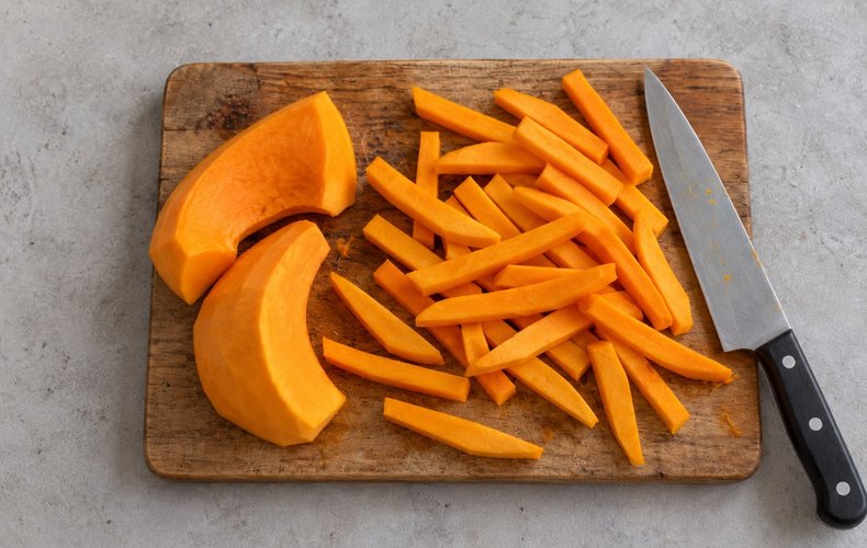 Quick and Crispy Fried Pumpkin, step 2: cutting the pumpkin into sticks