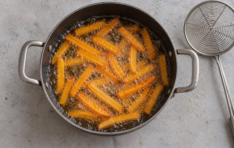 Quick and Crispy Fried Pumpkin, step 3: frying the pumpkin sticks