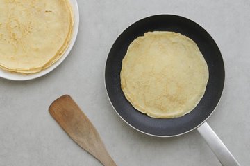 Radicchio and Taleggio Crepe Bundles, step 3: making the crepes