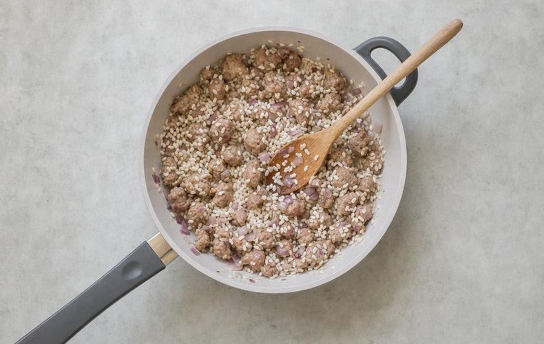 Red Wine and Sausage Risotto, step 3: toasting the rice with the sausage