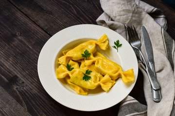 Recipe Ricotta and Spinach Caramelle (Candy-Shaped Pasta)