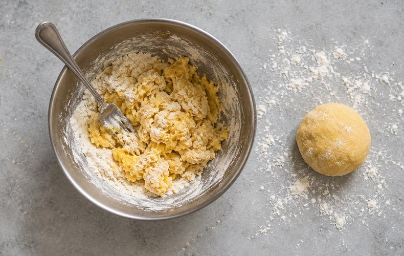 Ricotta and Spinach Caramelle, step 1: smooth ball of egg pasta dough