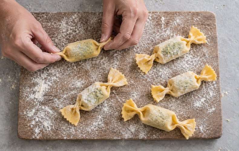 Ricotta and Spinach Caramelle, step 5: pasta rectangles rolled and twisted into candy shapes
